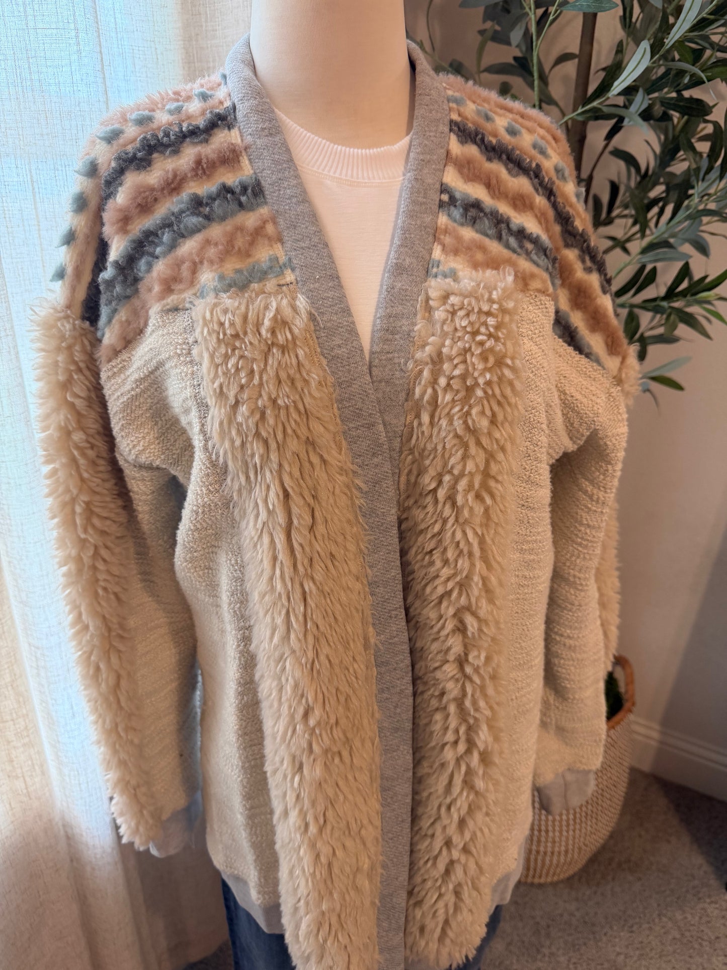 AMADI for Anthropologie Gray Mixed-Texture Fuzzy Sleeve Sweater – Size L