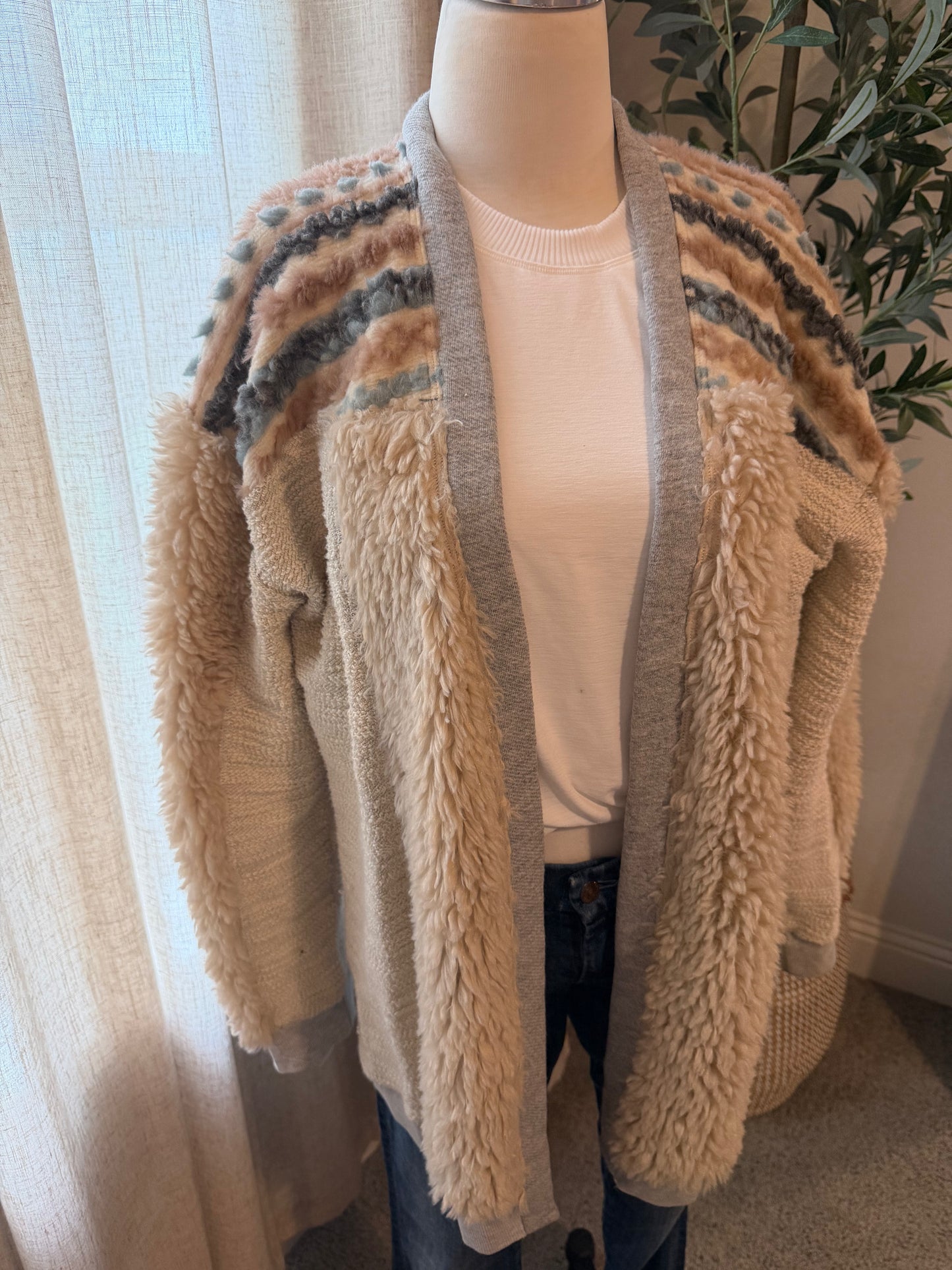 AMADI for Anthropologie Gray Mixed-Texture Fuzzy Sleeve Sweater – Size L
