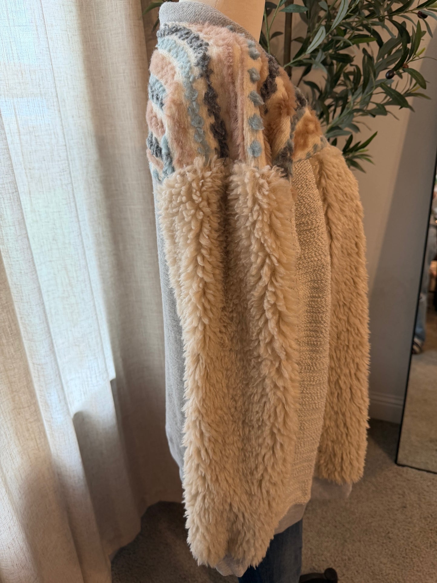 AMADI for Anthropologie Gray Mixed-Texture Fuzzy Sleeve Sweater – Size L