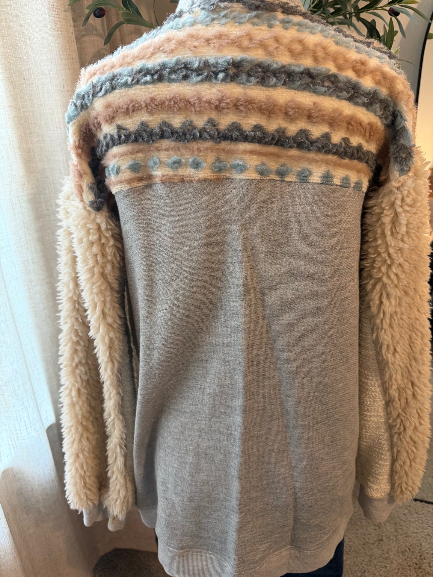 AMADI for Anthropologie Gray Mixed-Texture Fuzzy Sleeve Sweater – Size L
