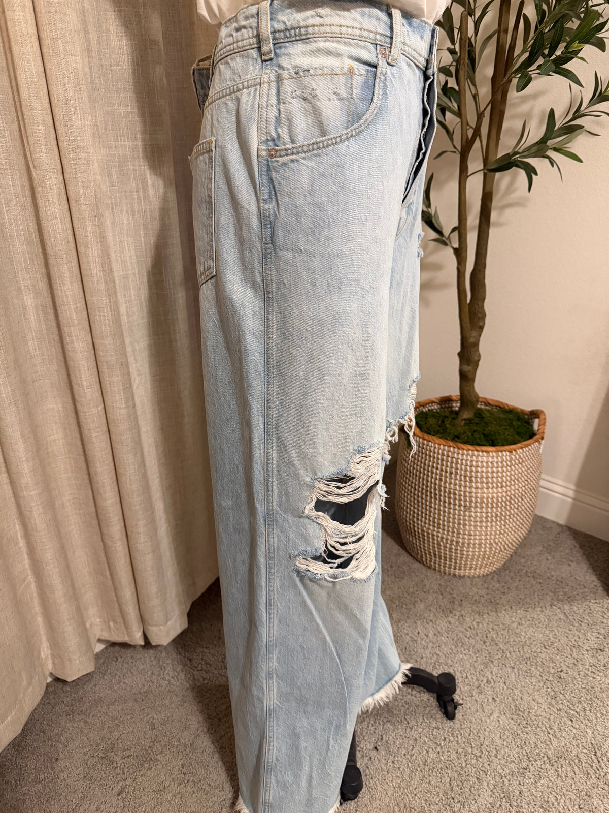 We The Free High-Rise Distressed Raw-Hem Jeans – Size 30 – NWOT
