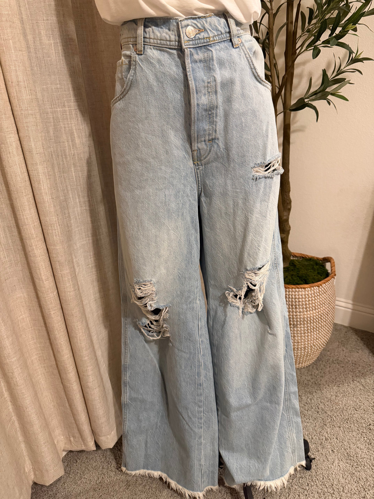 We The Free High-Rise Distressed Raw-Hem Jeans – Size 30 – NWOT