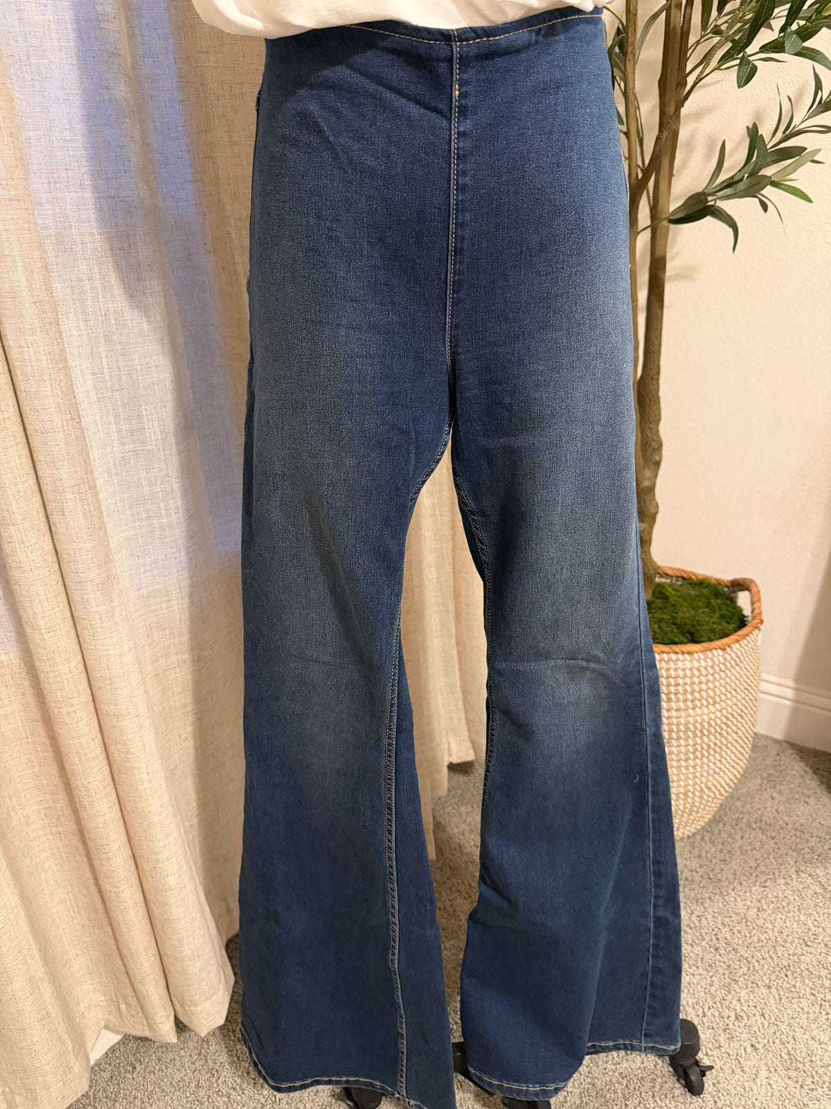 We The Free Pull-On Bell Bottom Flare Jeans | 30